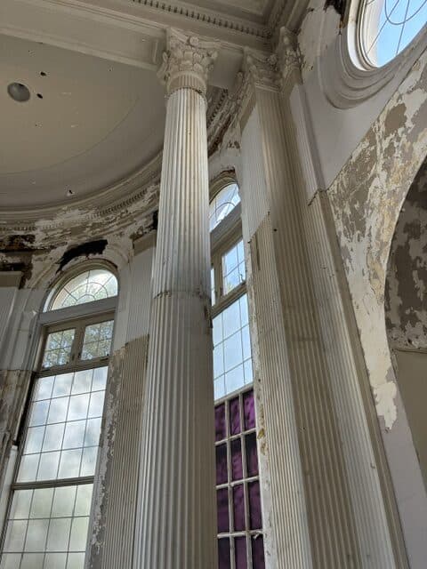 Photo of the standalone column — right