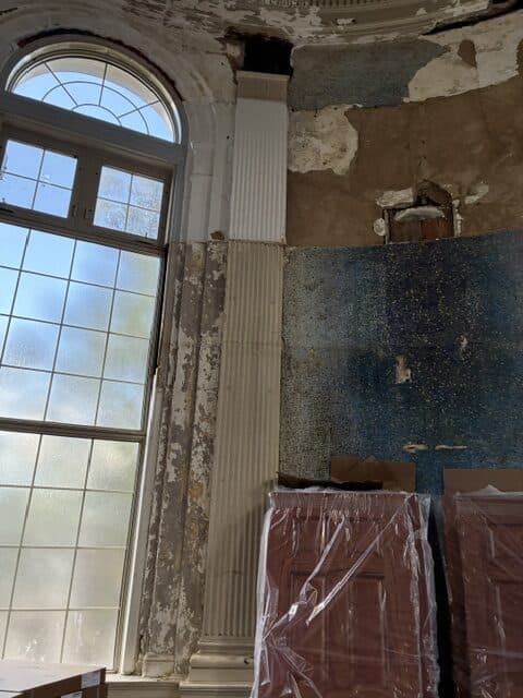 Photo of the pilaster — left of sanctuary backdrop