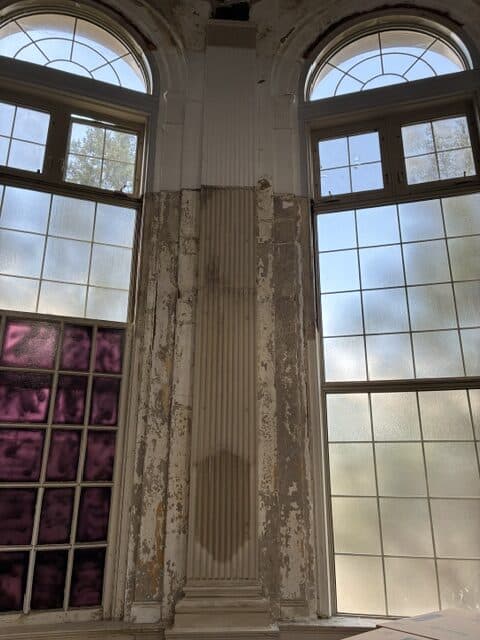 Photo of the pilaster — left wall